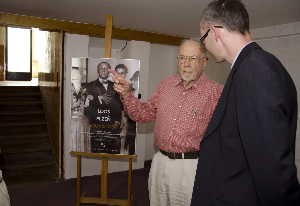 Willy Semler s kurátorem sbírky architektury ZČG Petrem Domanickým