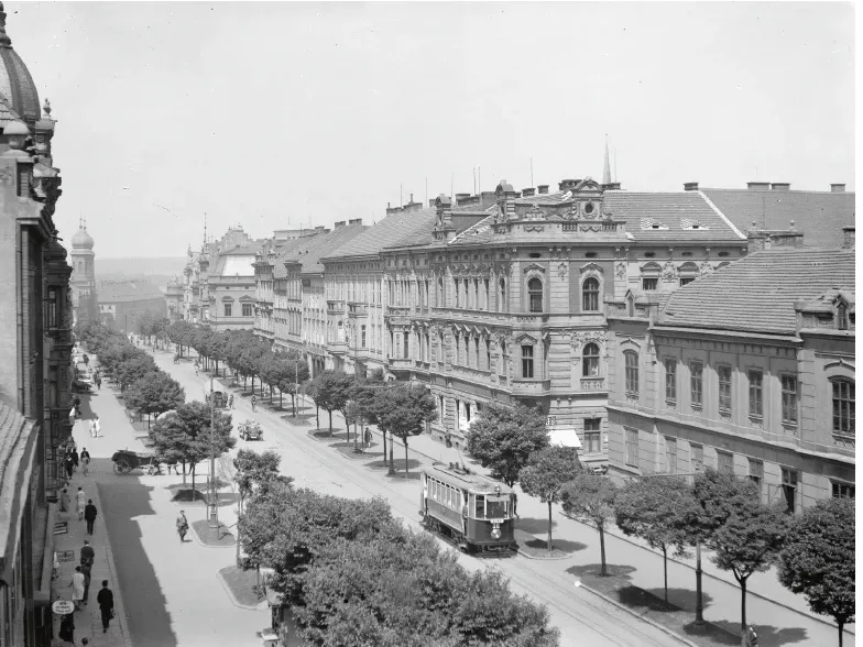 Průhled Klatovskou třídou směrem k historickému centru Plzně foto kol. 1928, ZČM